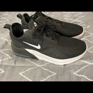 Women’s Nike air max motion 2